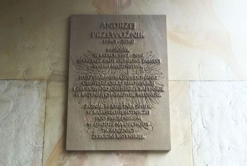 Plaque in tribute to Andrzej Przewoźnik unveiled in Warsaw