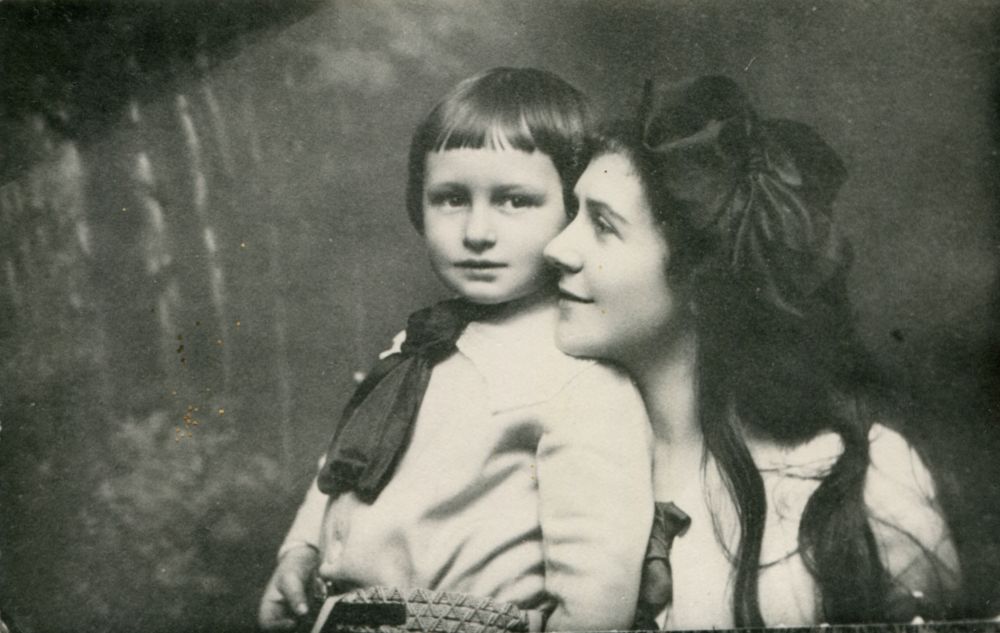 Photograph of Halina Wolska and Feliks Drecki in 1918 from the personal archive of Ms Katalin Dretzki (scanned in September 2016 in Hungary)