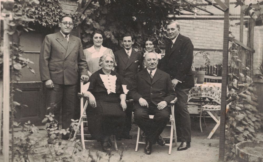 Photo taken at the 40th wedding anniversary of Mr Deaks grandparents in 1934, from the personal archive of Mr George Deák (scanned in September 2016 in Hungary)