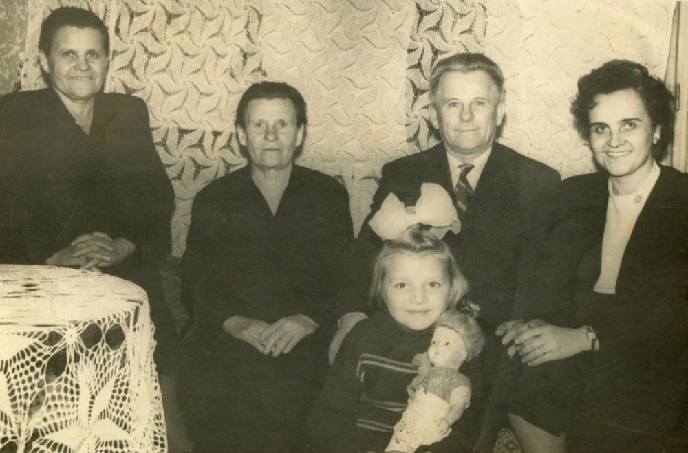 Family photograph from the personal archive of Mr Kreiner Ferenc (scanned in September 2016 in Ukraine)