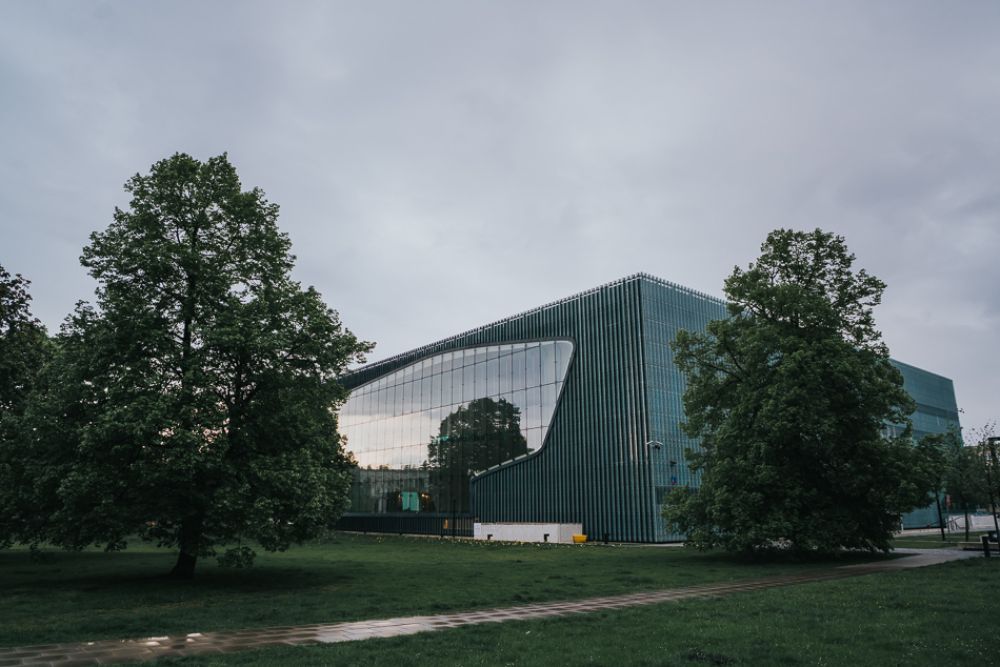 Personalization of the Memory of Holocaust Victims in Polish Cinema and Museum Exhibitions after 1989