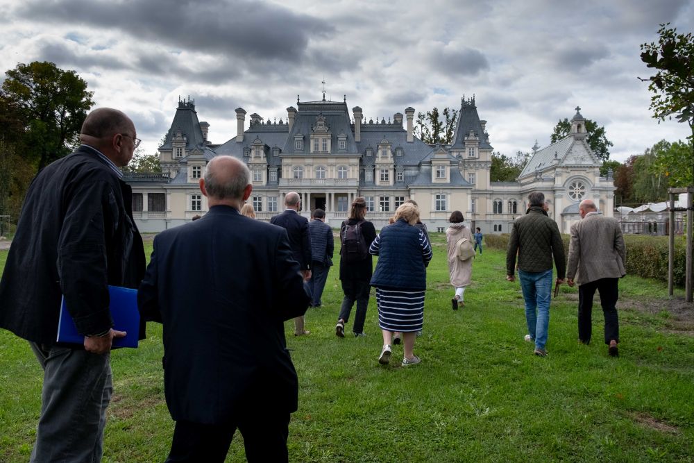 Genealogies of Memory 2024: Gentry, Nobility and Aristocracy: the Post-Feudal Perspectives. Trip to Polish landed gentry manor houses: Guzów – Sokule – Radonie. Photo by Jan Prosiński