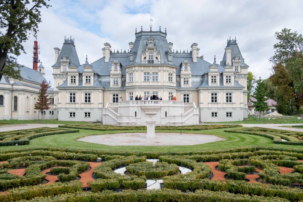 Genealogies of Memory 2024: Gentry, Nobility and Aristocracy: the Post-Feudal Perspectives. Trip to Polish landed gentry manor houses: Guzów – Sokule – Radonie. Photo by Jan Prosiński