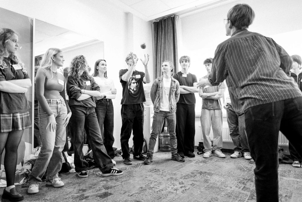 First opening circle, getting to know our particpants. | Photo by Jan Prosiński