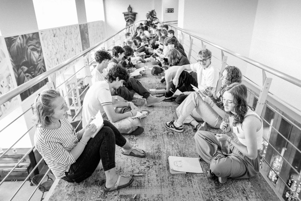 Morning opening circle. | Photo by Jan Prosiński