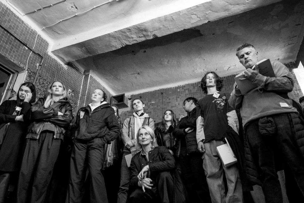Maria Axinte, founder of the Piteşti Prison Memorial Foundation, guided us through the prison, helping us gain a deeper understanding of the Pitești phenomenon and the history of the place. | Photo by Jan Prosiński