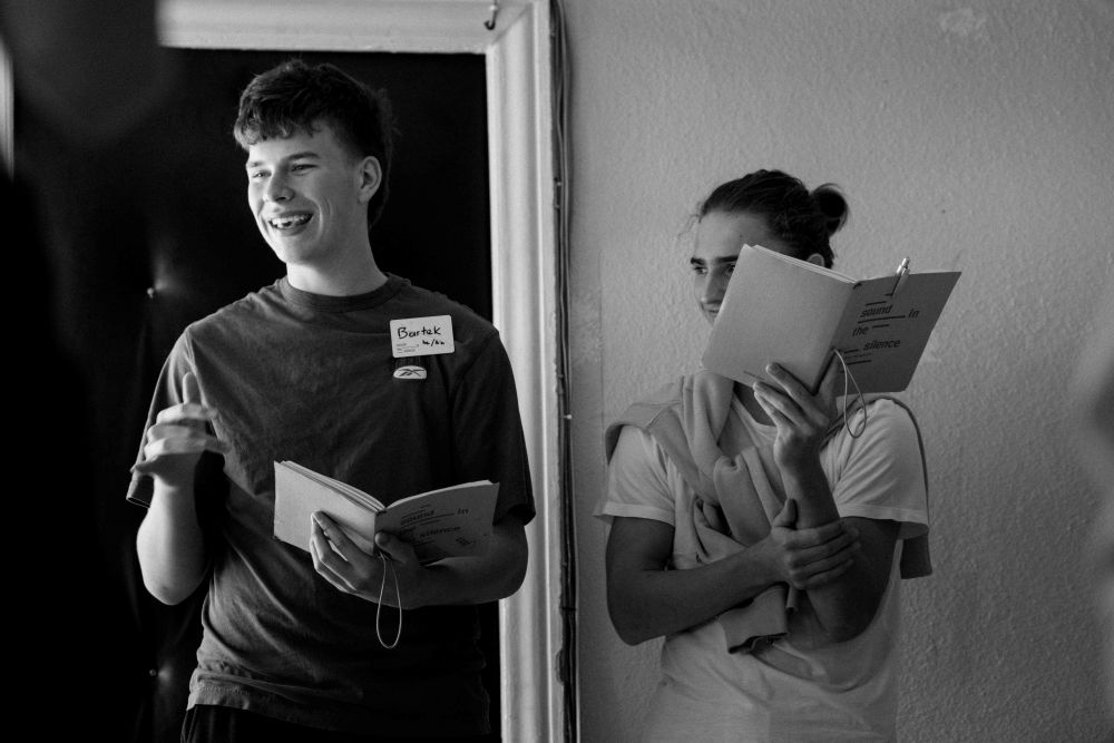 Creative writing with Dan Wolf. | Photo by Jan Prosiński