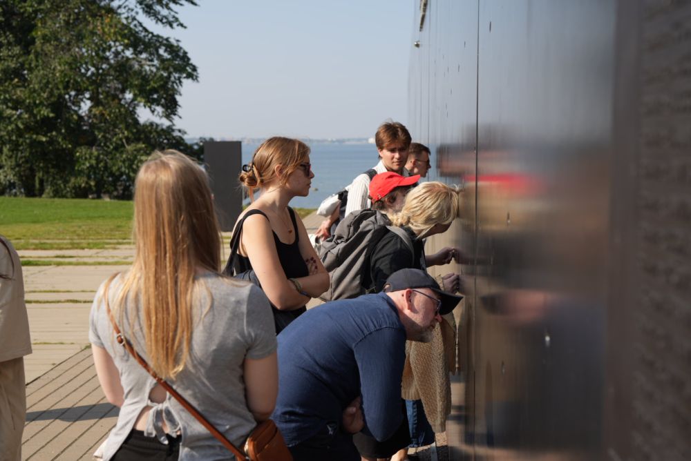 Visit to the Victims of Communism Memorial, Tallinn. Photo: Marko Poolamets