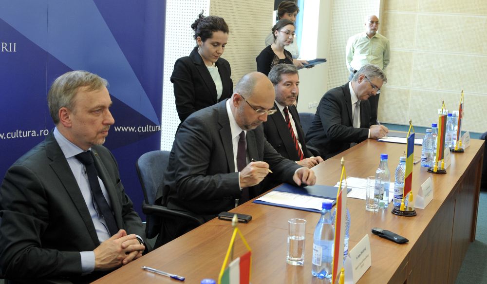 Romania becomes a member of the ENRS in 2014. From left to right: Bogdan Zdrojewski (Minister of Culture and National Heritage, Poland), Hunor Kelemen (Minister of Culture, Romania), Werner Hans Lauk (German Ambassador to Romania) and Ondrej Krajňák (Director of the Nation’s Memory Institute).