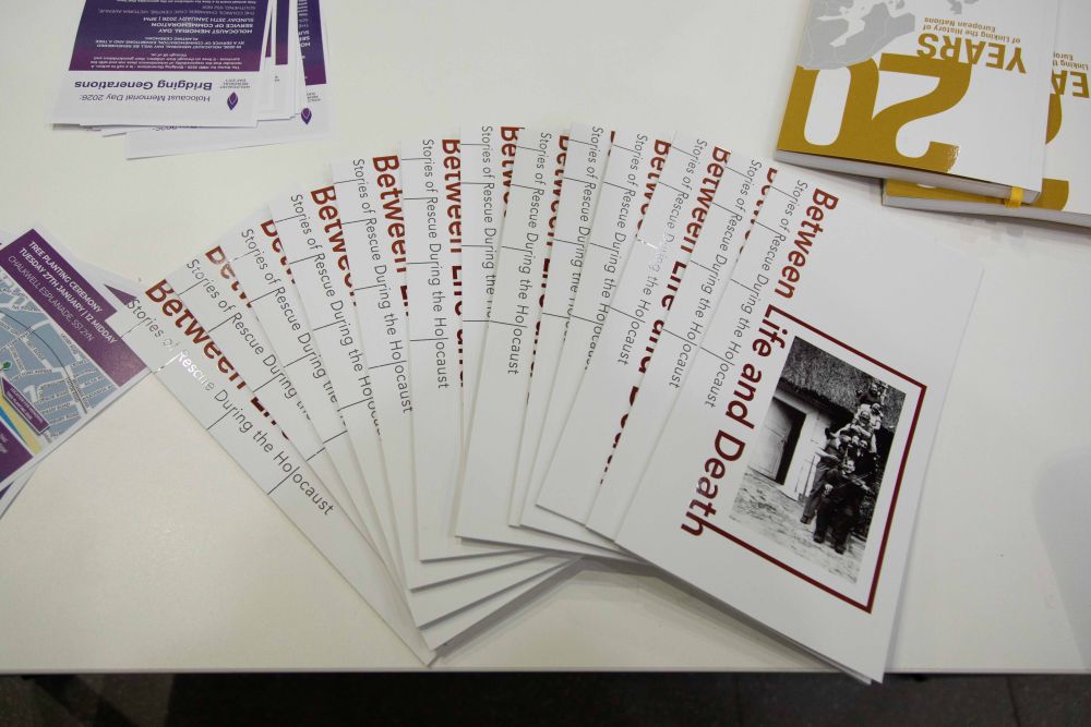 Between Life and Death in Southend-on-Sea, United Kingdom. Photo by Tina Wing.