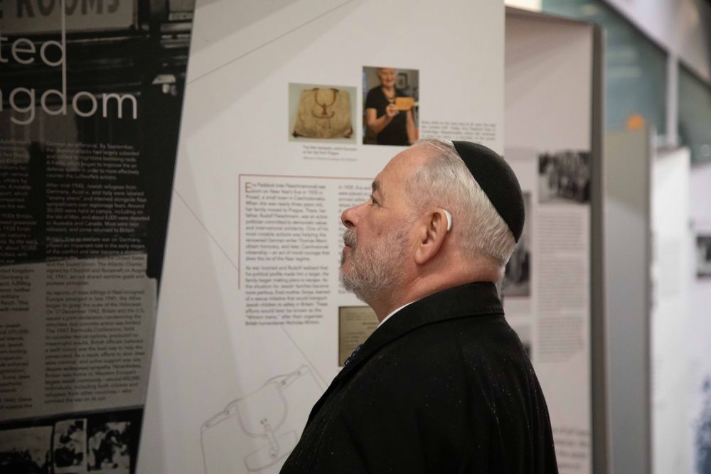 Between Life and Death in Southend-on-Sea, United Kingdom. Photo by Tina Wing.