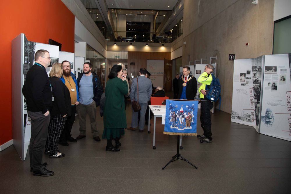Between Life and Death in Southend-on-Sea, United Kingdom. Photo by Tina Wing.