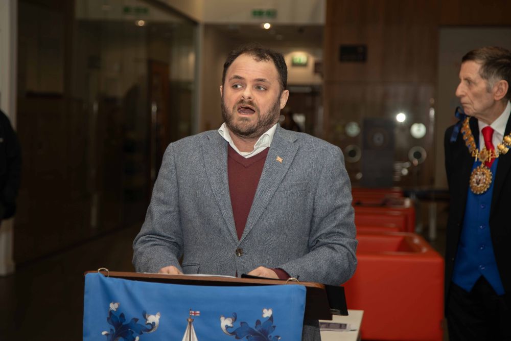 Between Life and Death in Southend-on-Sea, United Kingdom. Photo by Tina Wing.