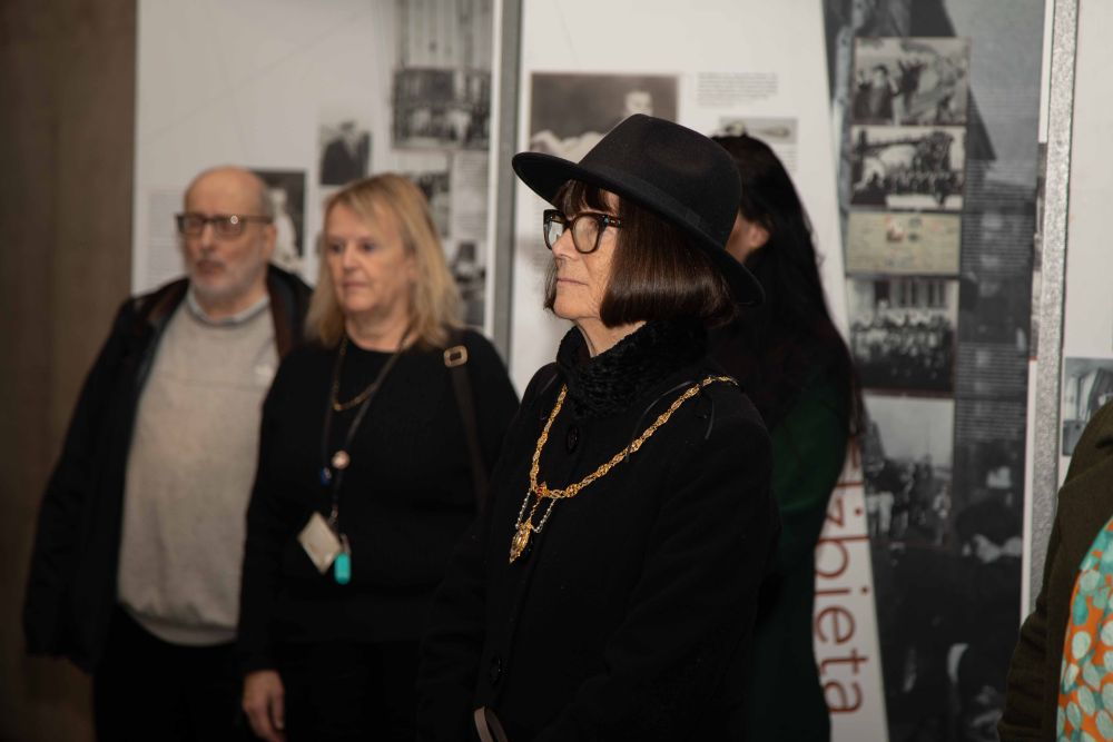 Between Life and Death in Southend-on-Sea, United Kingdom. Photo by Tina Wing.