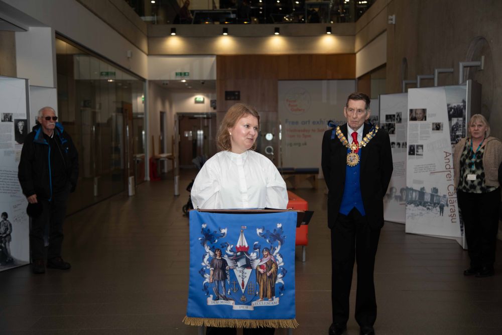 Between Life and Death in Southend-on-Sea, United Kingdom. Photo by Tina Wing.