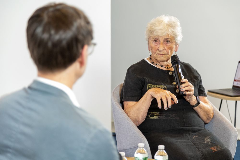 Holocaust survivor Eva Paddock in conversation, part of the programme accompanying the exhibition, Pilecki Institute, New York City. Photo by Ania Fedisz.