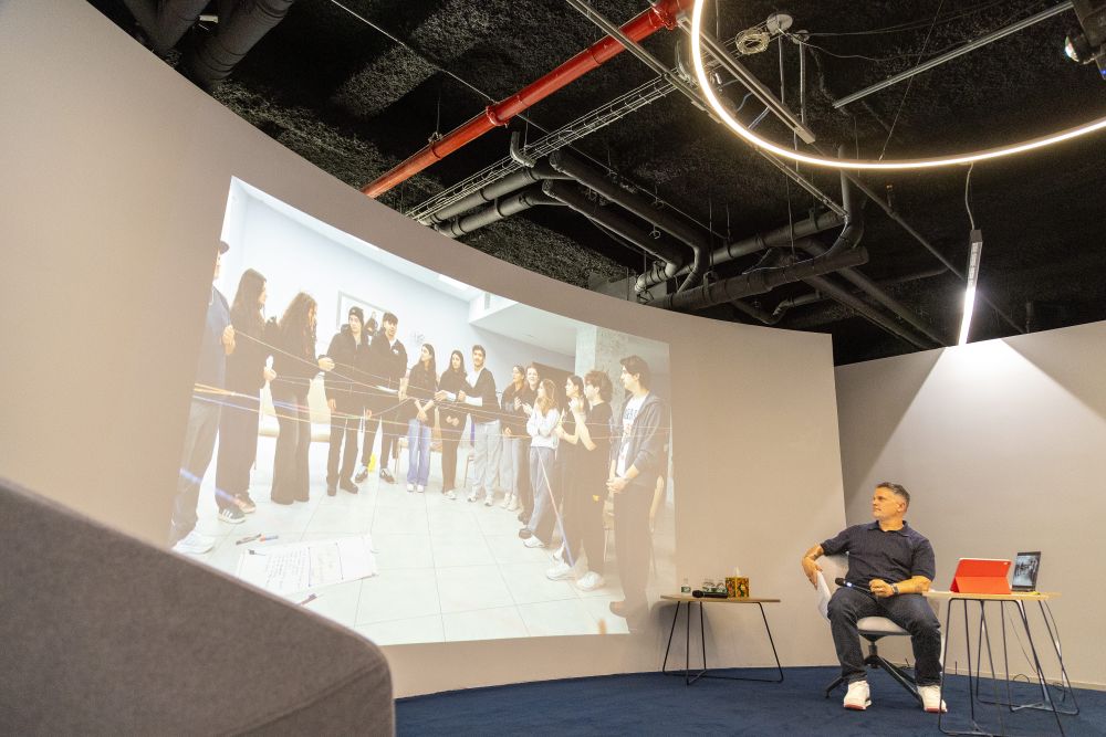Dan Wolf introduces Sound in the Silence at the Pilecki Institute, New York City. Photo by Ania Fedisz.