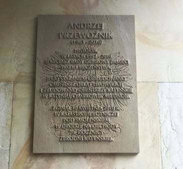 cover image of Plaque in tribute to Andrzej Przewoźnik unveiled in Warsaw