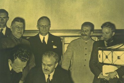 cover image of Remembrance and Solidarity Studies in 20th Century European History, Issue number 1. The Ribbentrop-Molotov Pact