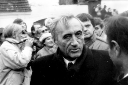 cover image of Tadeusz Mazowiecki died on 28 October