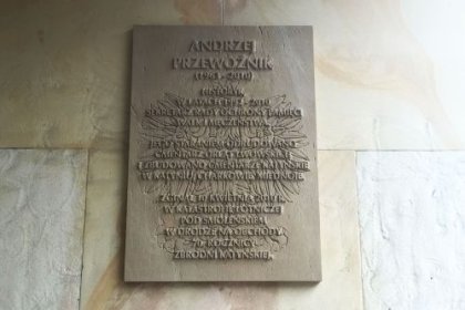 cover image of Plaque in tribute to Andrzej Przewoźnik unveiled in Warsaw