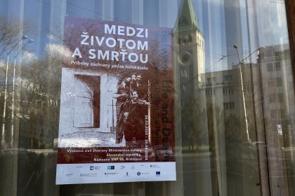 cover image of Between Life and Death exhibition started its tour in Slovakia
