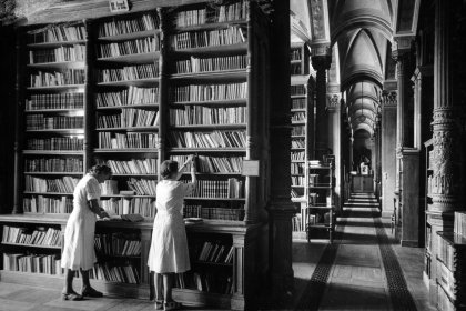 cover image of Zrozumieć Pamięć | To Understand Memory: Between Academic and Literary Writing