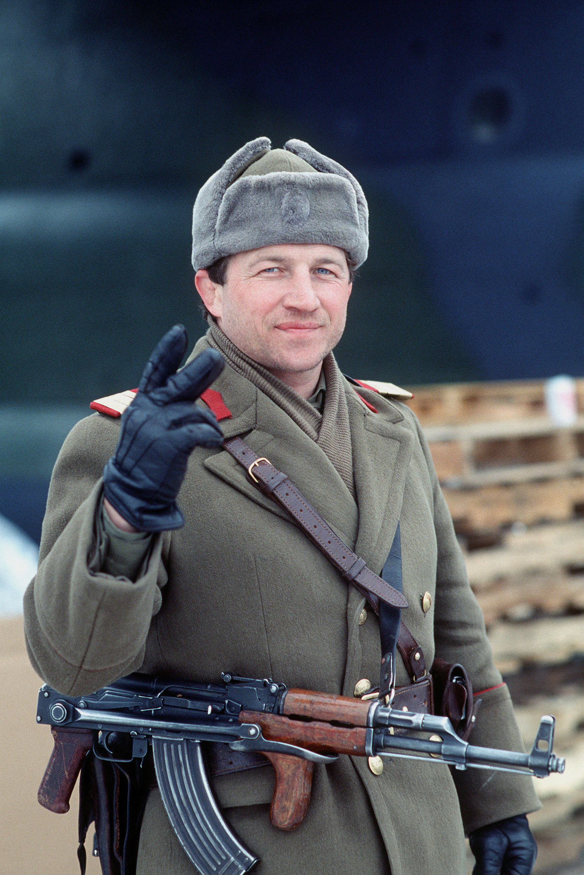 A Romanian sub-officer gives the victory sign on New Years Eve 1989. He has removed the insignia of communist Romania from his headwear. Source: Wikimedia / https://research.archives.gov/id/6472645
