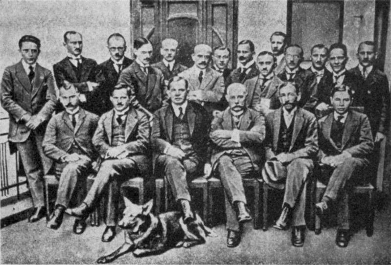 Members of Polish Commitee for Plebiscite in Upper Silesia 1921
Eligiusz Kozłowski, M. Wrzosek, Dzieje oręża polskiego vol.2. Warsaw 1973
via https://pl.wikipedia.org/wiki/Plik:PKPleb.jpg