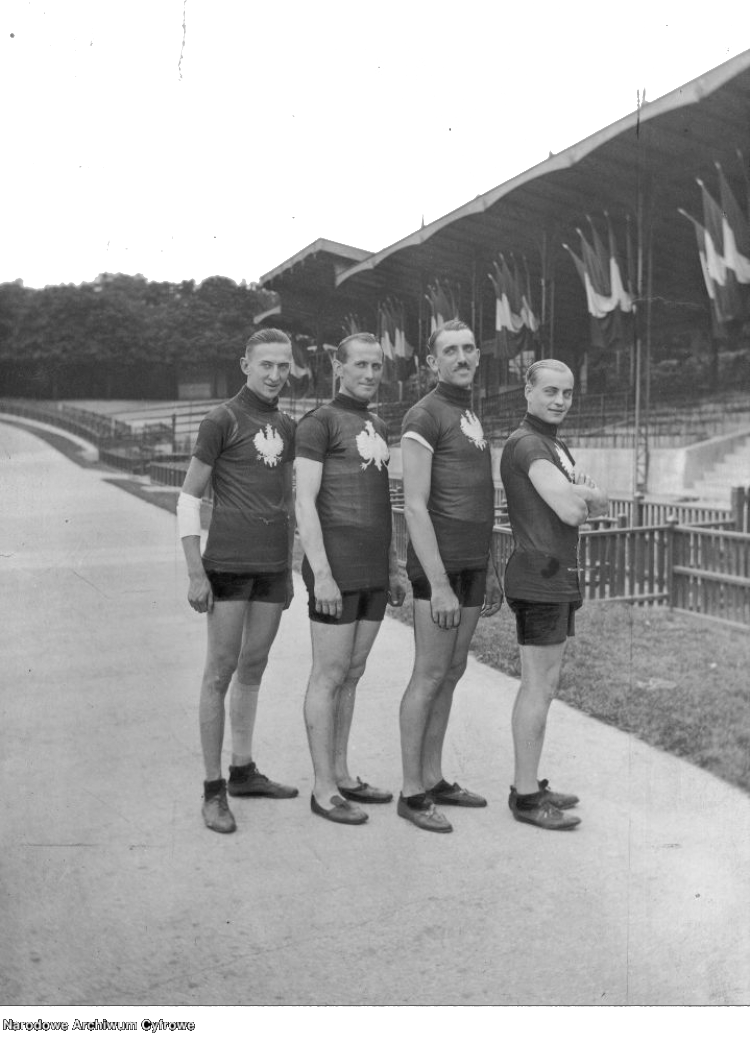 Polish mens cycling team Józef Lange, Jan Łazarski, Tomasz Stankiewicz and Franciszek Szymczyk. Paris, 1924. Source: National Digital Archives Poland